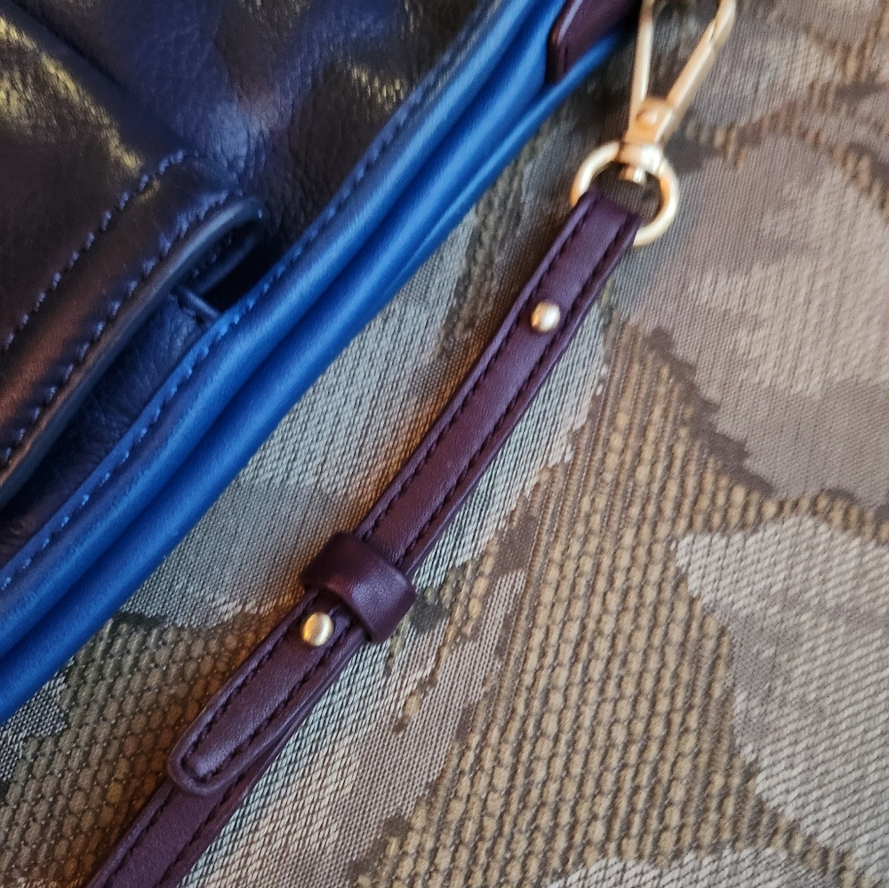 TAHARI blue leather crossbody bag - Picture 9 of 9